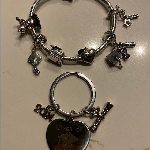 Pandora 2024 graduation bracelet size 17cm with 6 charms and keychain - Picture 3 of 12